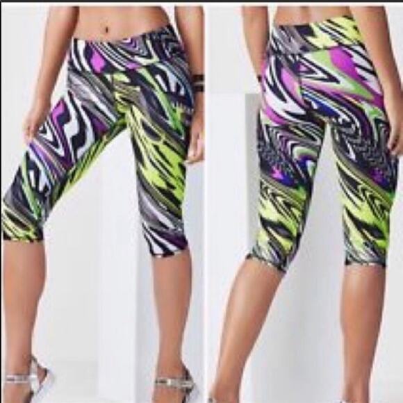 NEW FABLETICS Neon Black White Salar Crop Knee Length Workout Pant Leggings XS - Picture 2 of 7